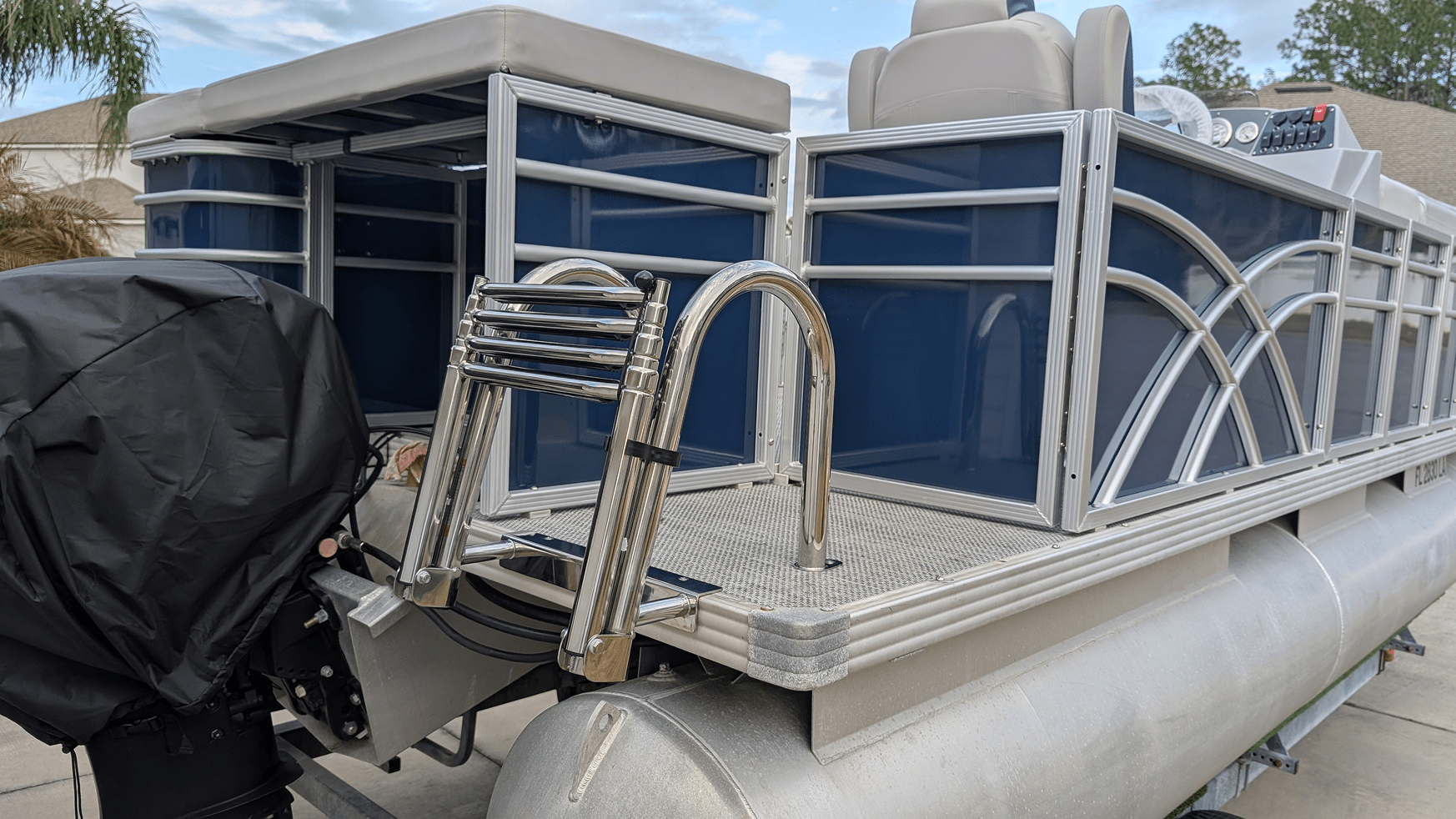Stern Entry Sun Deck Square - 8'6" Wide Pontoon Fence Rail Package
